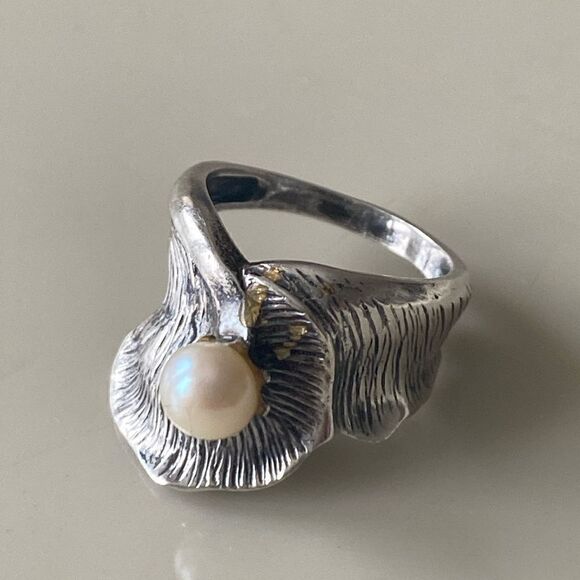 Sterling  silver/pearl  ring - Picture 1 of 7